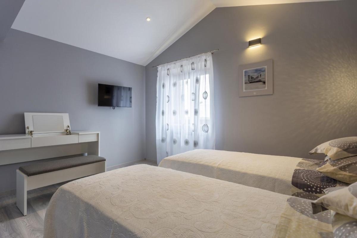 Villa Vita In Porec - Haus Fuer 6-8 Personen Kaštelir Екстериор снимка